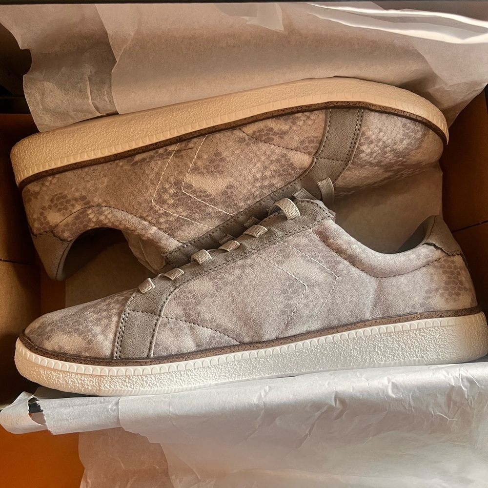 Dr. Scholl's Gray Snakeskin Step-In Athletic Shoes - Picture 3 of 8